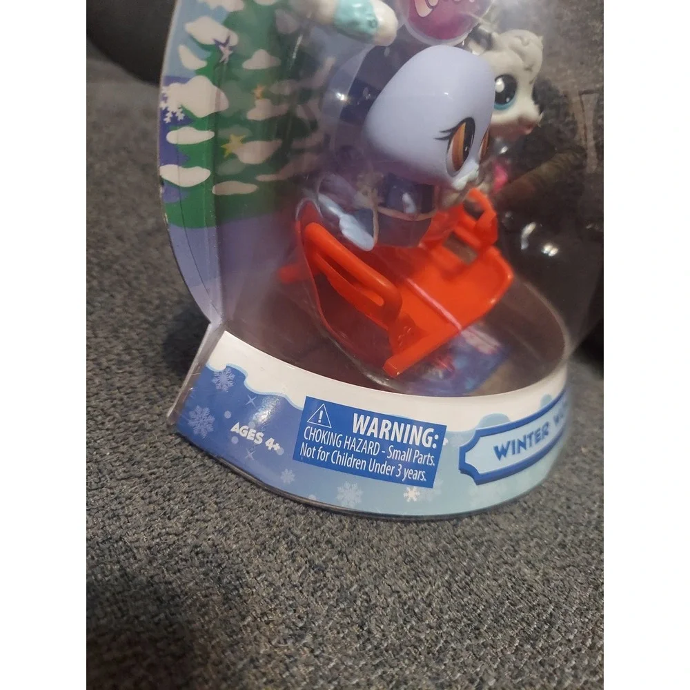 Littlest‎ Pet Shop G7 Winter Wonderland Snow Globe Walrus #17 and Wolf #20